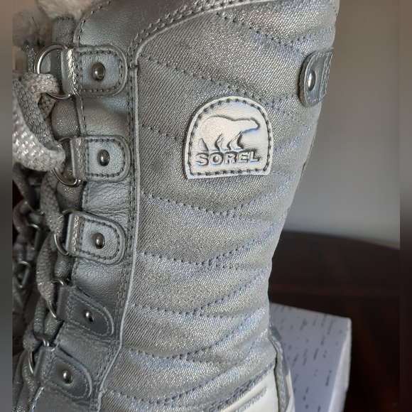 Girls Sorel Size 3 Disney Frozen II Waterproof Snow Boots - Picture 3 of 9